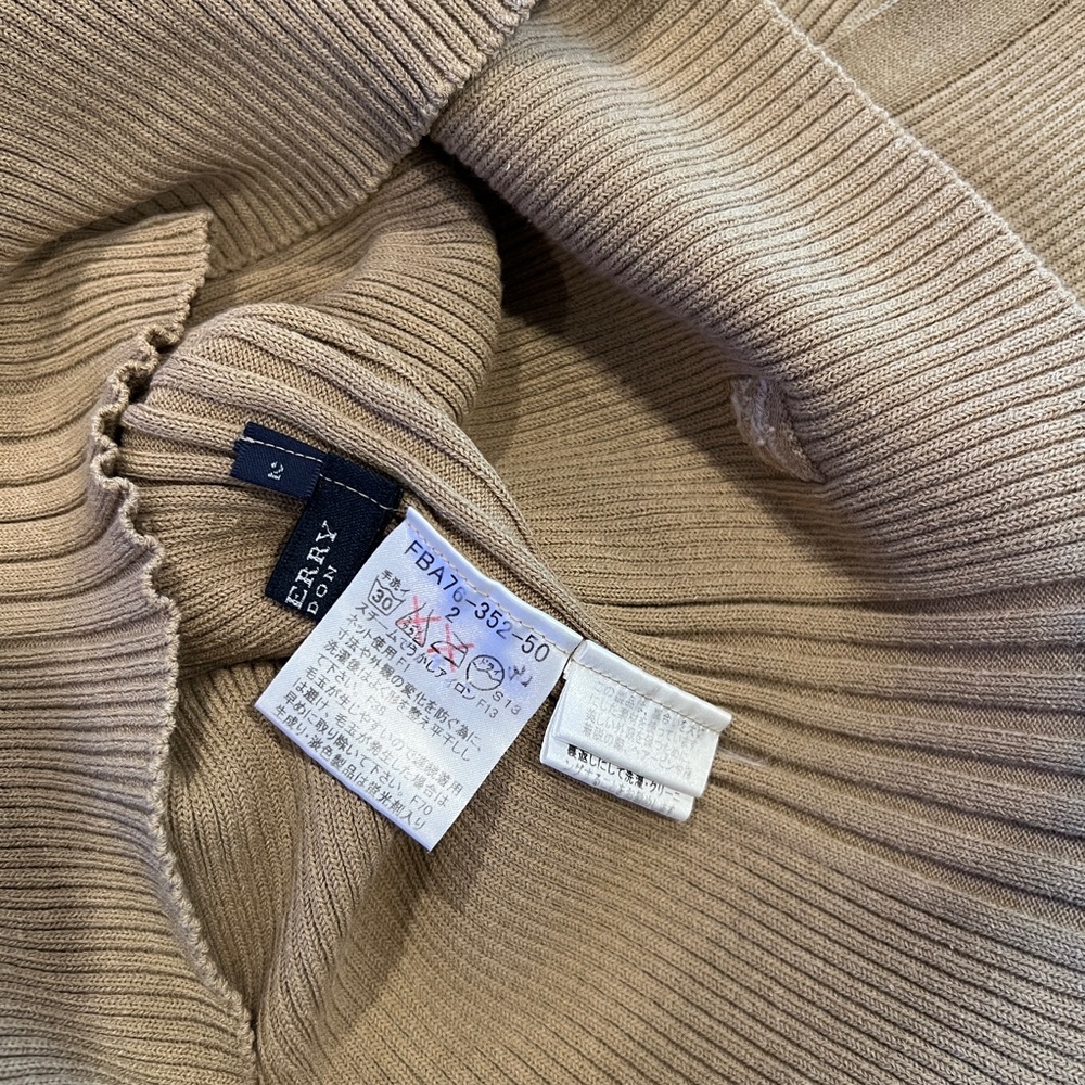 Burberry Stretchy Ribbed Knit Top (Excellent Condition) - Picture 15 of 16